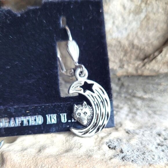New! Wolf Moon Star Gorgeous Dangle Earrings - Picture 2 of 3